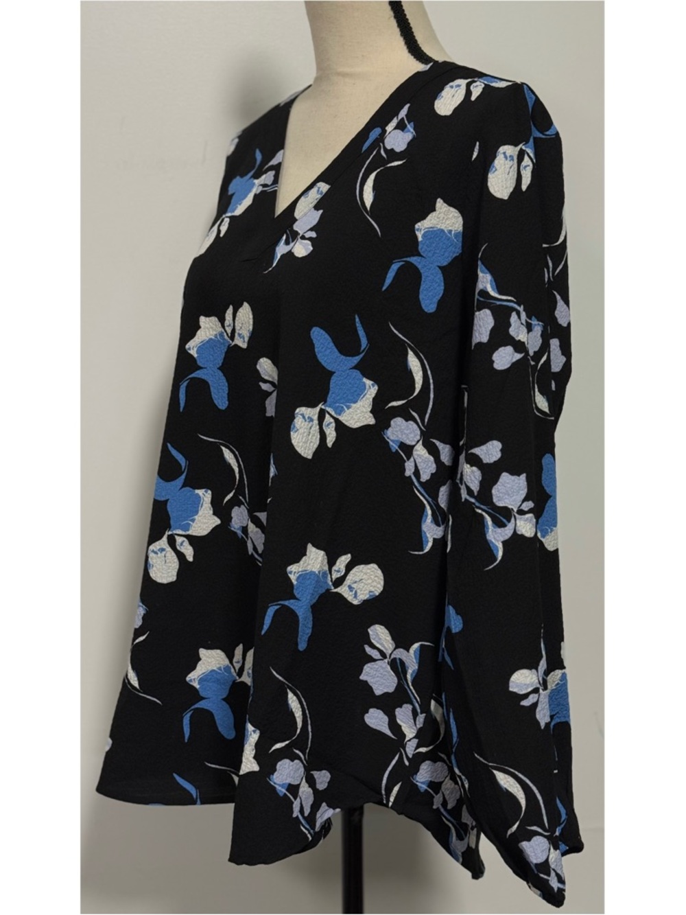 Nine West V-Neck Blouse Floral Black & White Size L - Picture 4 of 5